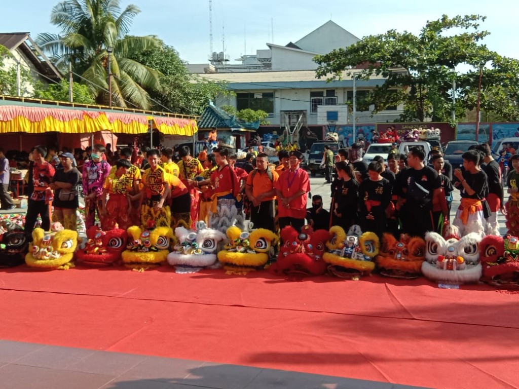 Jadi Tradisi, 9 Barongsai Ikut Arakan Keliling Kota