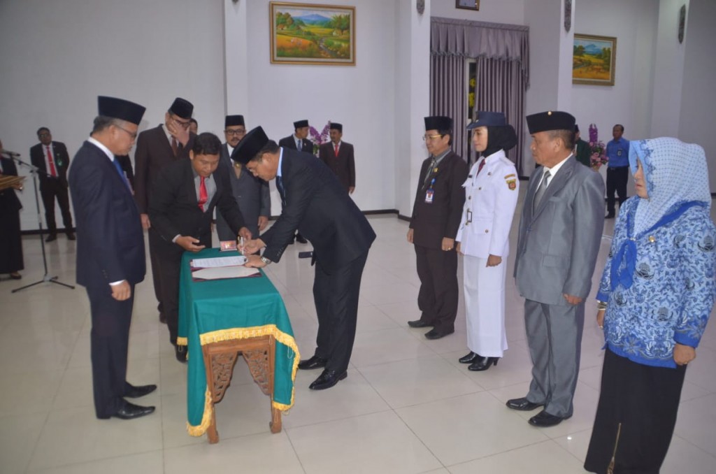 Lantik Kadis Kominfo jadi Dewas PDAM,  Pelayanan Bisa Dibenahi Dengan IT