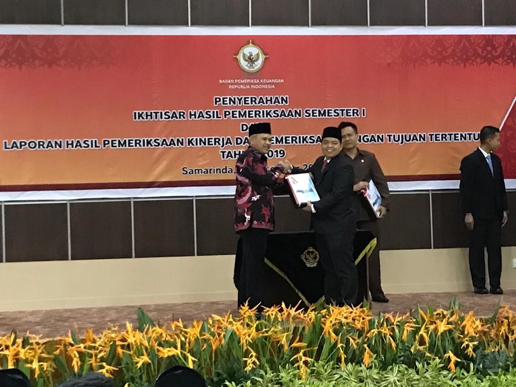 Wawali dan Ketua DPRD Samarinda Serahkan Laporan Hasil Pemeriksaan Kinerja