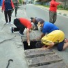 Gotong Royong Di Juanda, Barkati Senteri Gorong-Gorong Hingga Garuk Sampah