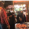 Sidak Pasar Baqa, Wawali Pantau Harga dan Bagikan Masker