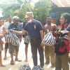 Banjir Surut, Wawali Tetap Semangat Bersama Relawan Distribusikan Bantuan