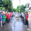 Kompak Bersama Warga dan Relawan Kerja Bhakti Pasca Banjir