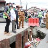 Walikota Tinjau Drainase di Jalan DI Pandjaitan, Keroyokan Tangani Banjir