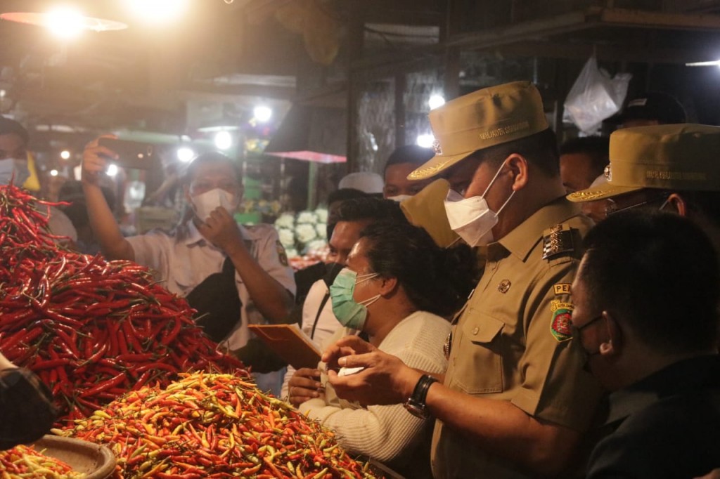 Monitor Situasi Harga Kebutuhan Pokok Jelang Lebaran, Andi Harun Dan Rusmadi Blusukan ke Pasar Tradisional