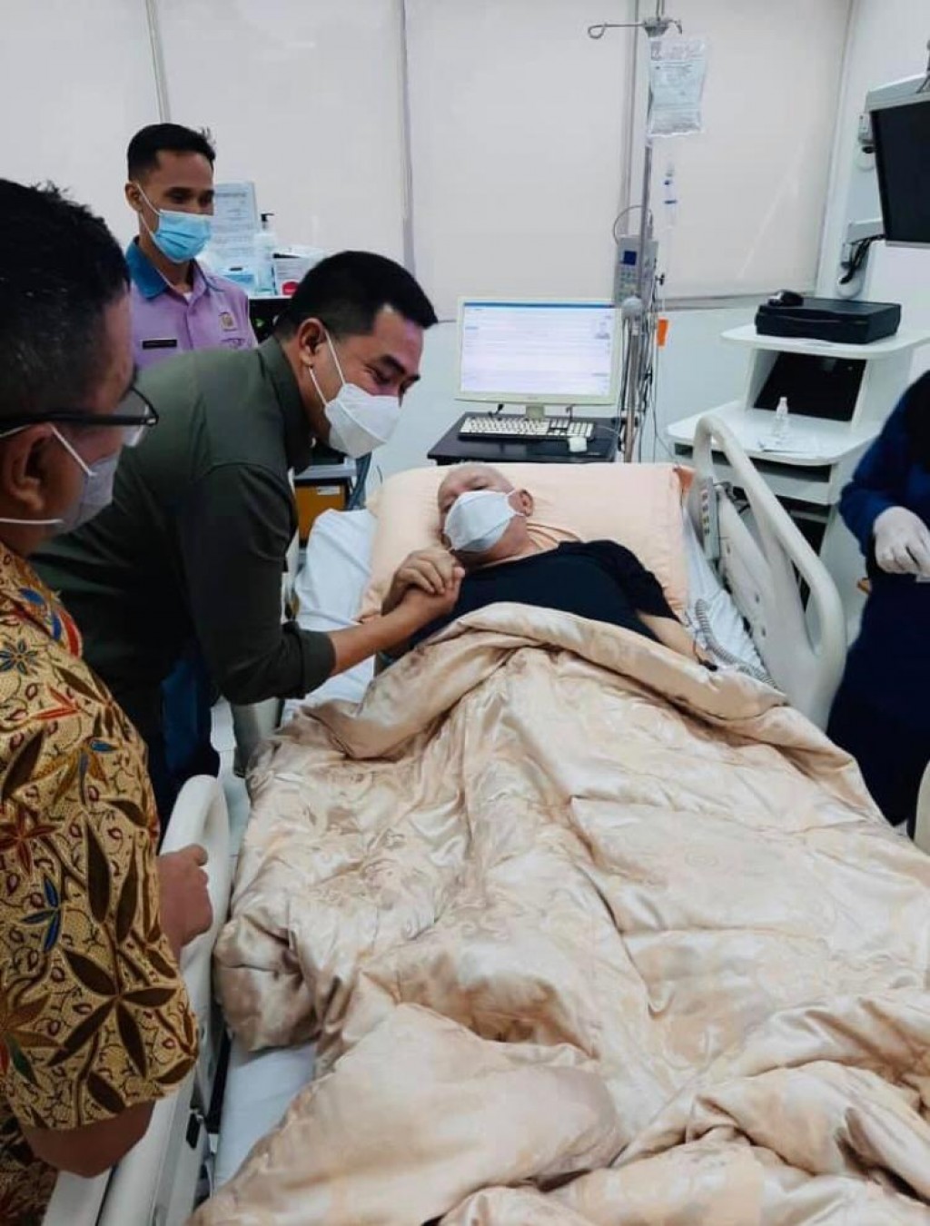 Jenguk Kondisi Kesehatan Mantan Gubernur Kaltim di Jakarta, Andi Harun Mohon Doa Untuk Kesembuhan Awang Faroek