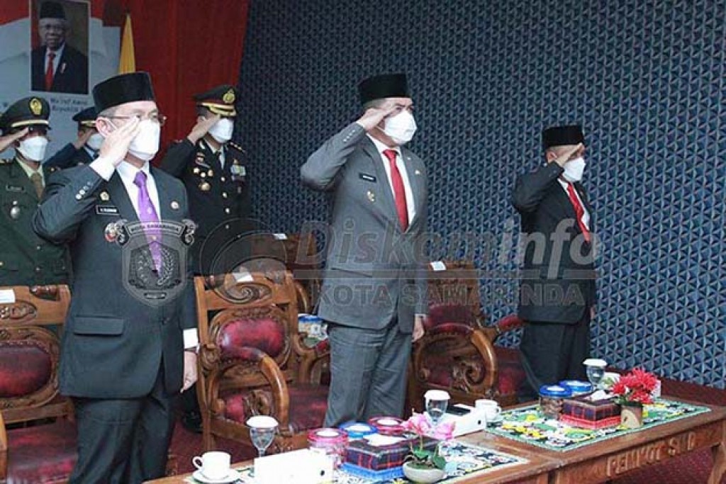 Lewat Vidcon, Wali Kota dan Wawali Ikuti Prosesi Penurunan Bendera di Istana Negara