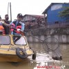 Ribuan Pegawai Aksi Nyata “Perangi” Sampah SKM, Andi Harun Menjaring di Tengah Sungai
