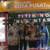 Heboh Diserbu Pengunjung, Wali Kota dan Ketua Dekranasda Tinjau Stand Pemkot Samarinda di ICE APEKSI XV Padang