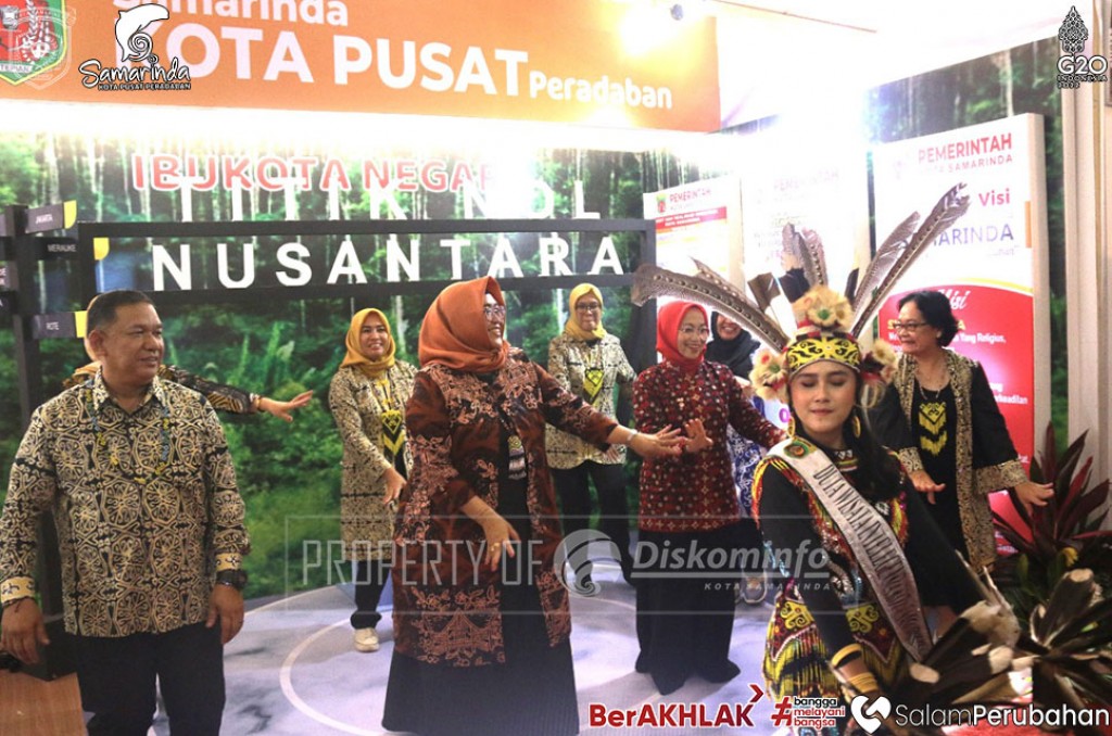 Rinda Ikuti Ladies Program APEKSI, Menari Dayak di Stand Hingga Borong Batik Tulis Bersama Wali Kota