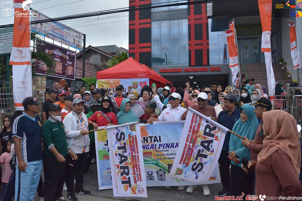 Meriahkan HUT Kota Samarinda dan Pemkot Samarinda, Kecamatan Samarinda Kota Gelar Jalan Sehat LISA