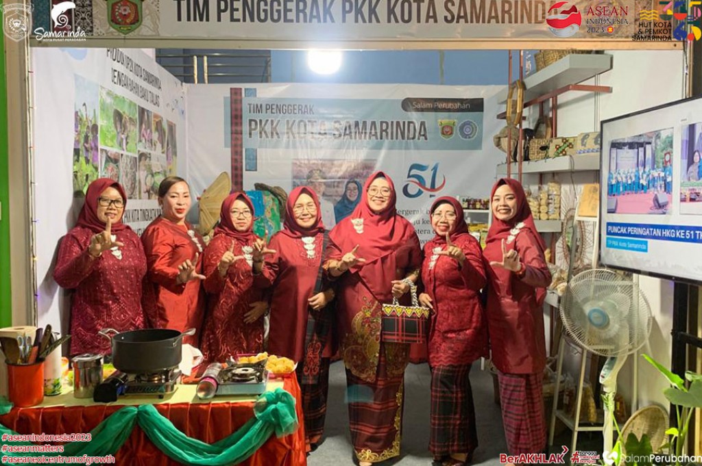 Hj. Herly Warsita Wakil Ketua PKK Samarinda Hadiri Pembukaan Pameran UP2K di Kukar