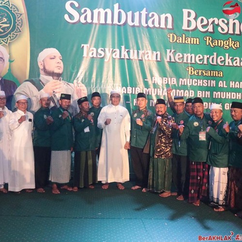 Dihadiri Wali Kota, Ribuan Warga se Kecamatan Sambutan Larut Dalam Gema Sholawat Bersama Habib Muhsin Al Hamid