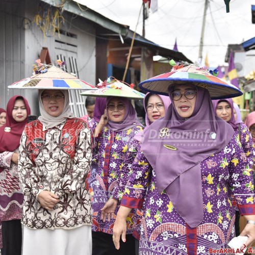 Rinda Wahyuni dan Yulia Zubir Akmal Kunjungi Kampung Ketupat