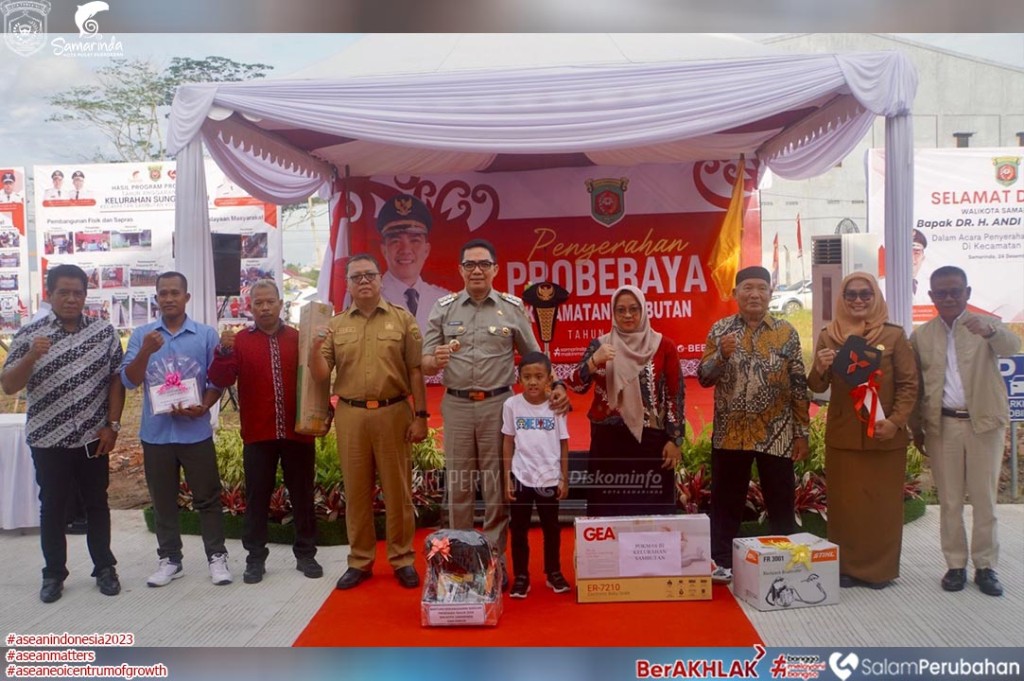 Serahkan Probebaya 2024 di Kecamatan Sambutan, Wali Kota Sampaikan Apresiasi