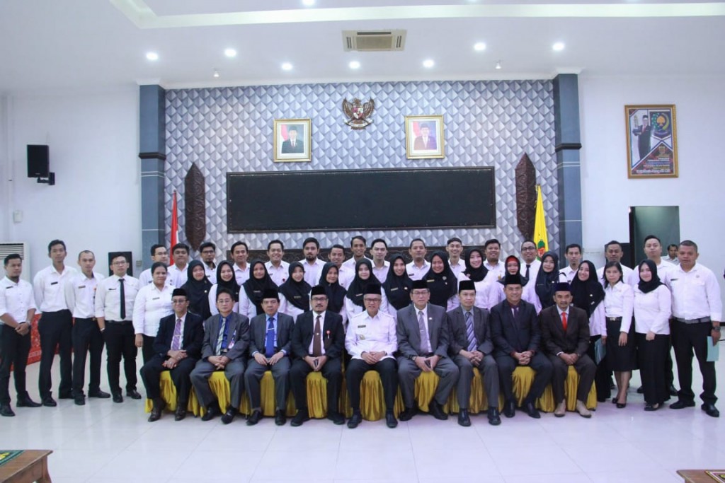 Walikota Samarinda Serahkan 114 SK PNS Formasi 2014
