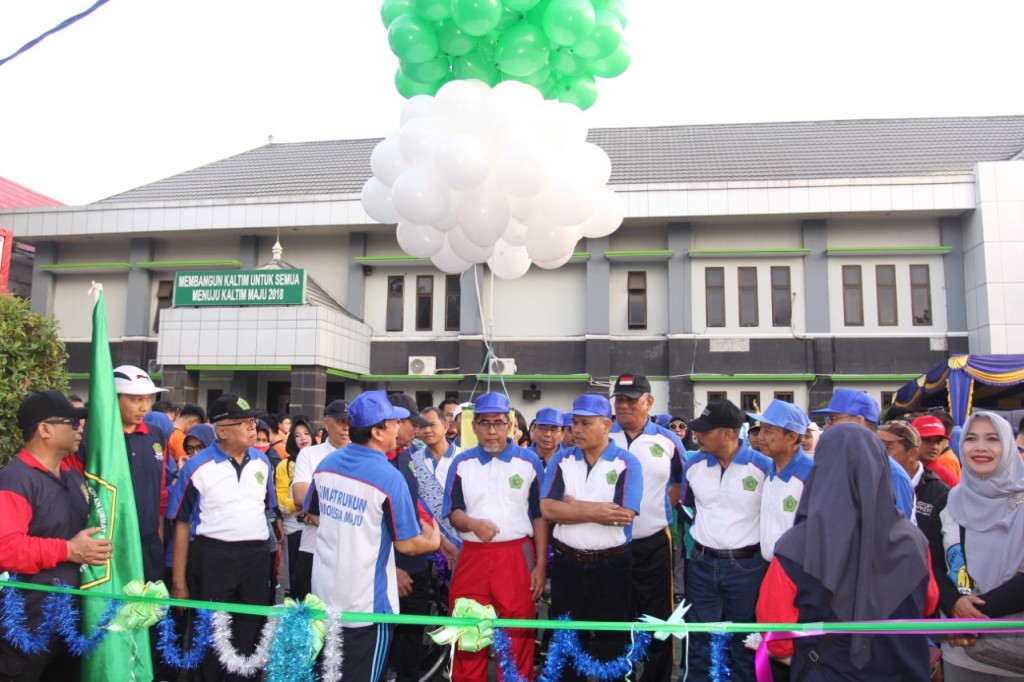 Barkati Berbaur Bersama Jalan Sehat Hari Amal Bhakti Kemenag Kaltim Ke-74