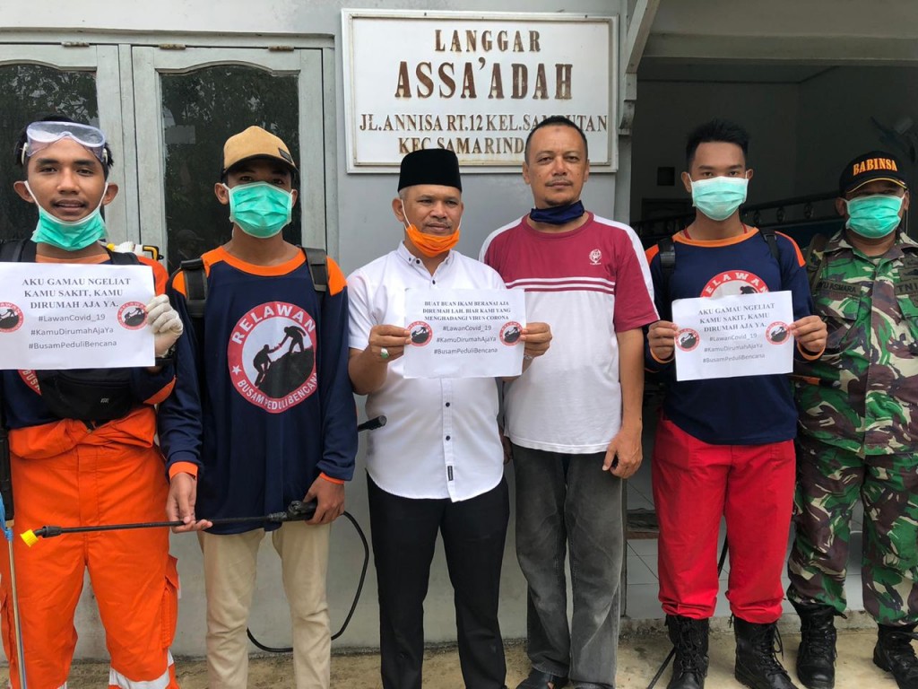 Bersama Relawan Busam, Barkati Lakukan Penyemprotan Desinfektan di Sejumlah Fasilitas Umum