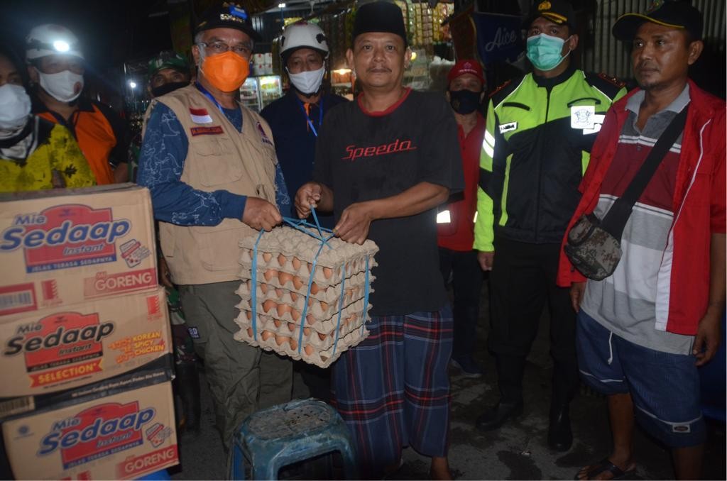 Usai Tetapkan Tanggap Darurat, Jaang Malamnya Salurkan Bantuan dan Tinjau Banjir