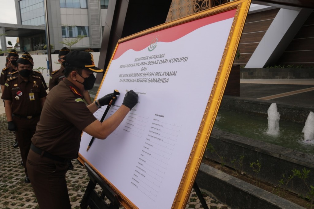 Tekadkan Progresif, Kajari Samarinda Canangkan Zona Integritas