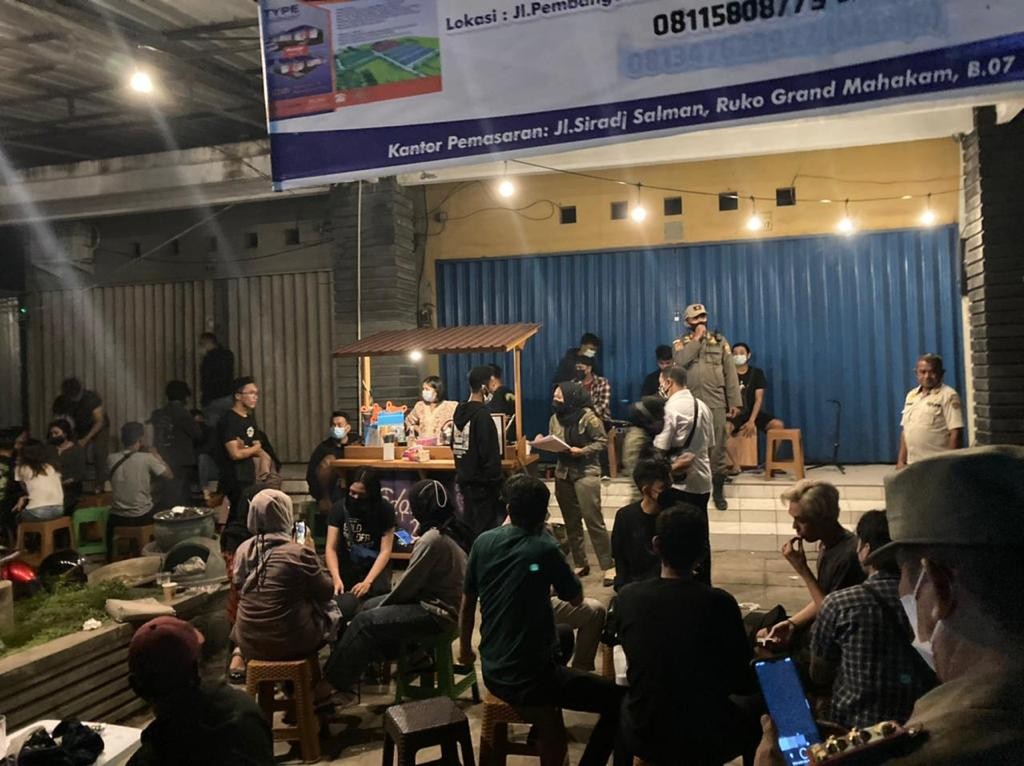 Langgar Jam Operasional, 2 Kafe Disegel Dalam Pengawasan Satpol PP