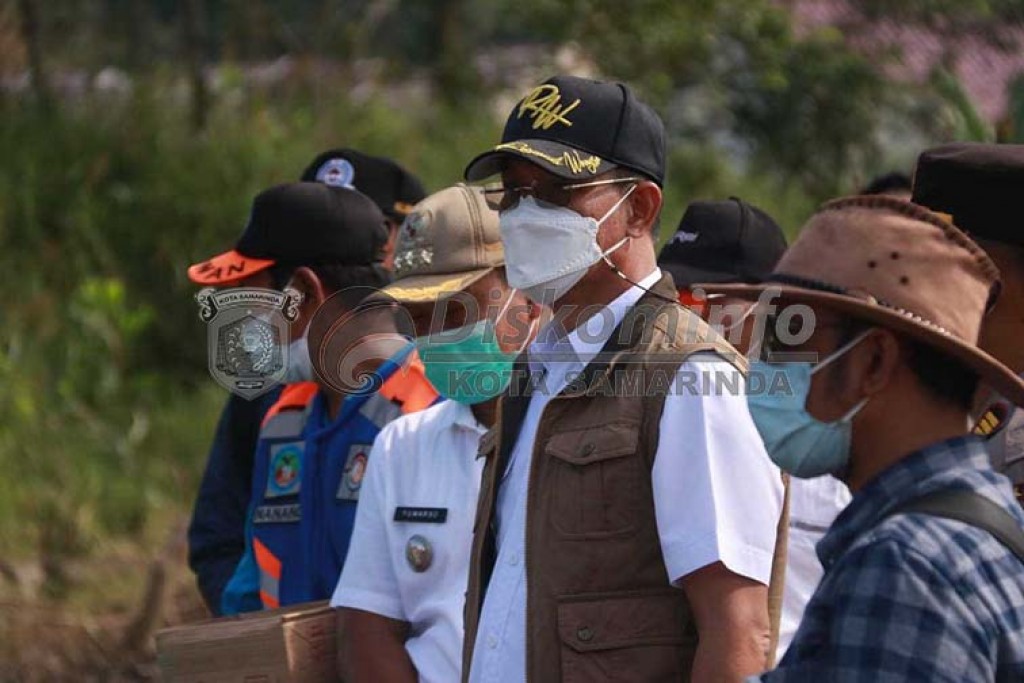 Pro-Bebaya, Warga Handil Bakti Bangun Akses Jalan Menuju Lahan Pertanian
