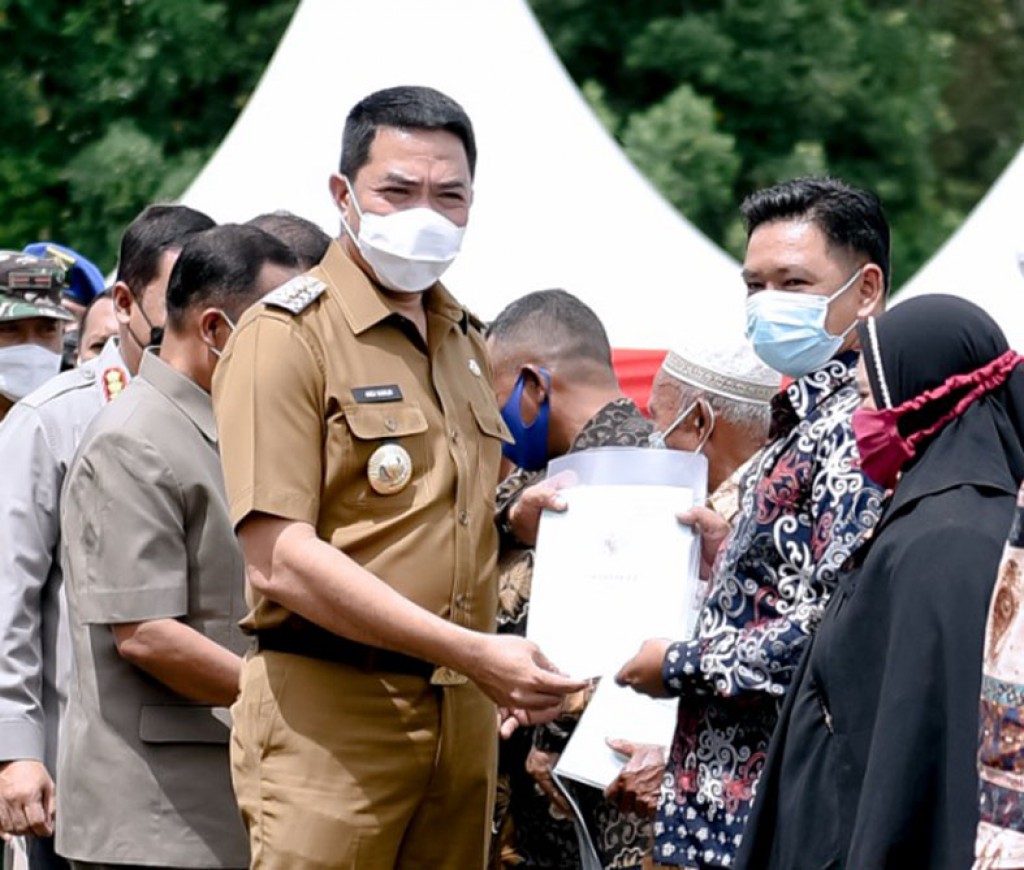 Serahkan 1.000 Sertifikat Tanah, Wali Kota Pesan Gunakan Sebaik-baiknya