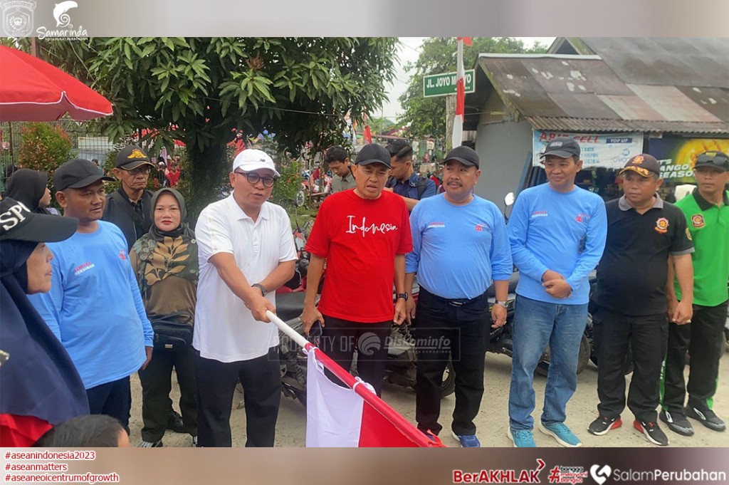 Meriahkan HUT Ke-80 RI dan Hari Jadi ke-55 Lempake, Wawali Saefuddin Zuhri Jalan Sehat Bersama Warga