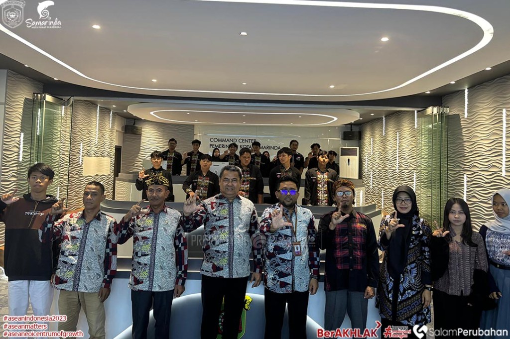 Pelajar Samarinda Ikuti Pelatihan Literasi Digital di Command Center Diskominfo
