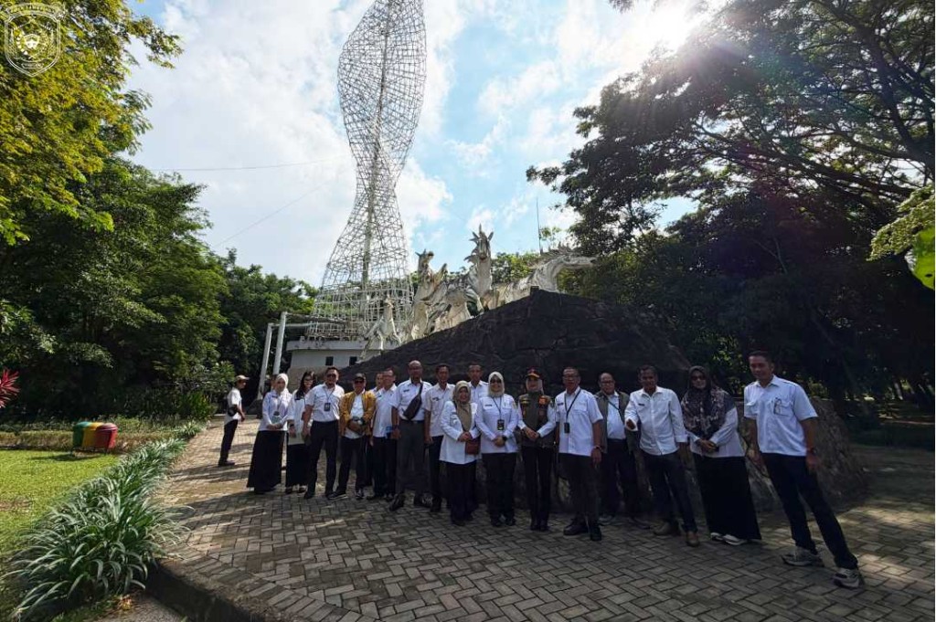Pemkot Samarinda Kaji Usulan PT Vista Media Bongkar Menara Lampu Hias Taman Samarendah