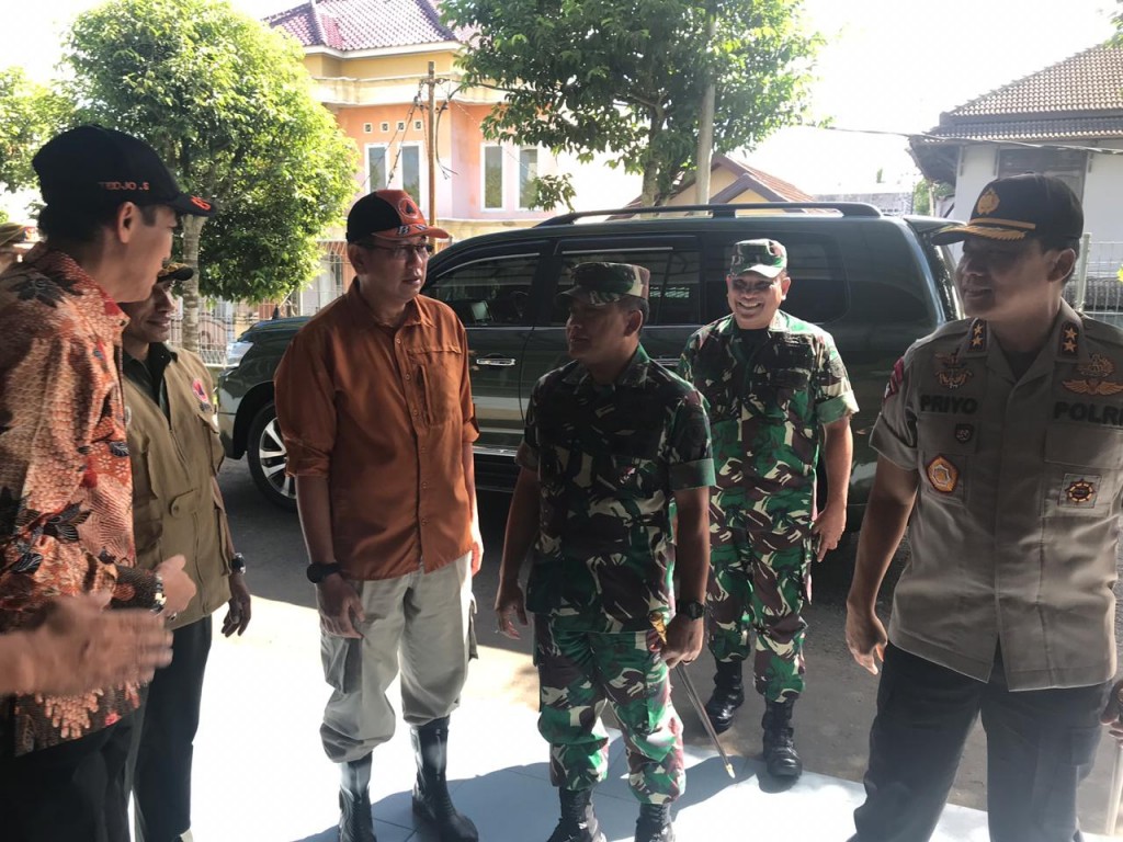 TNI dan Kepolisian Bakal Bantu Bersih-Bersih Rumah Warga Korban Banjir