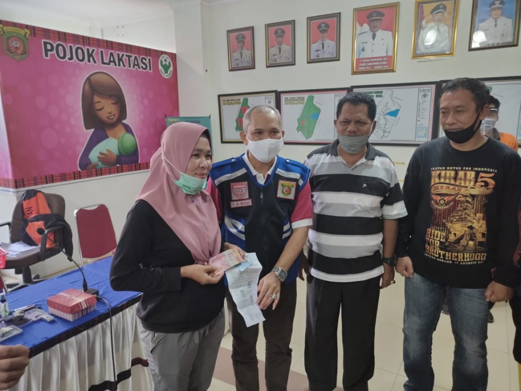 Wawali Salurkan Bantuan Sosial Secara Simbolis Tunai Rp 600 Ribu