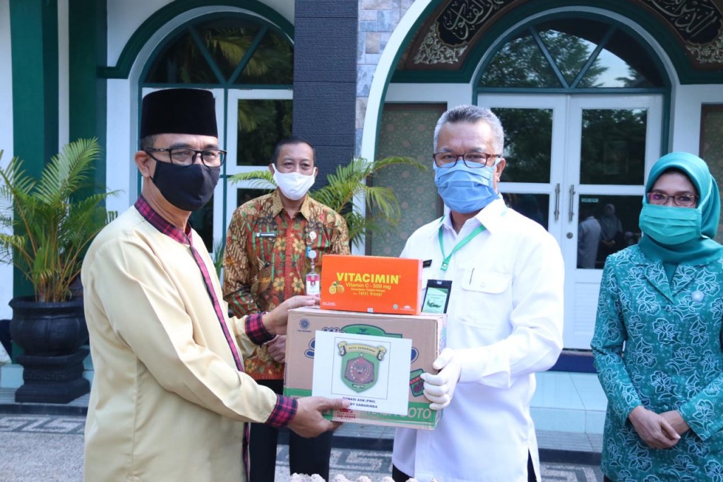 Serahkan Bantuan Untuk Para Ustadz-Ustadzah, Jaang Minta Santri Ponpes Doakan Samarinda