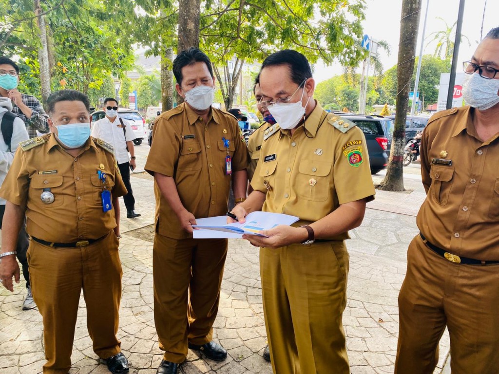 Tinjau Tepian Mahakam, Rusmadi Ingin Kembalikan Fungsi Sebagai RTH