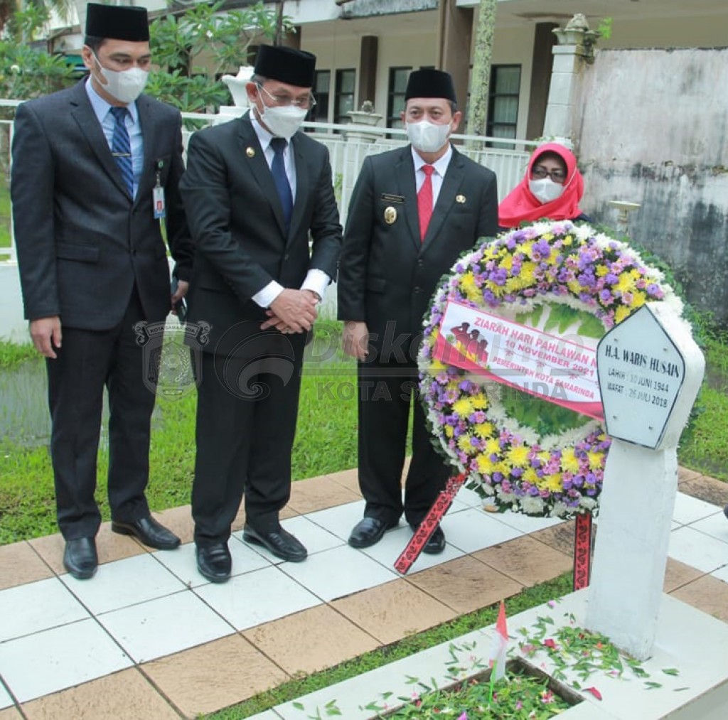Tabur Bunga di TMP, Wawali Ucapkan Selamat Untuk Sultan Kukar AM Idris Sebagai Pahlawan Nasional