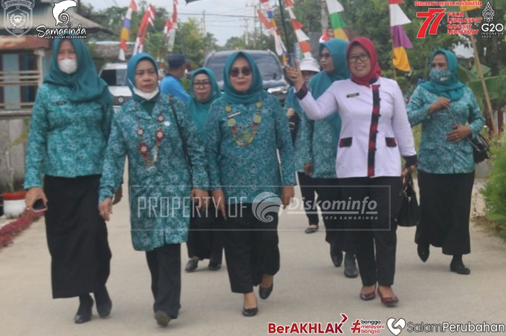 Tim Verifikasi Lomba AKU HATINYA PKK Kunjungi Rawa Makmur, Bersama Panen Pakcoy, Kelengkeng hingga Madu Kelulut