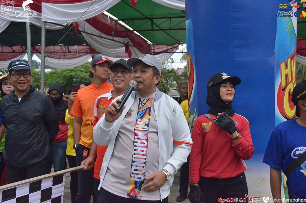 Kepala Dinas Pemuda Olahraga dan Pariwisata Kota Samarinda Buka Festival Karang Mumus