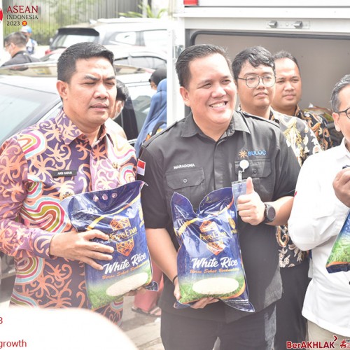 Wali Kota Samarinda Kunjungi Operasi Pasar Beras Medium di Kecamatan Samarinda Kota