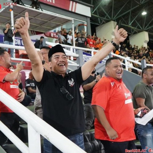 Pakai Peci Hitam, Andi Harun Semangati Borneo FC Taklukan RANS Nusantara di Stadion Segiri Samarinda