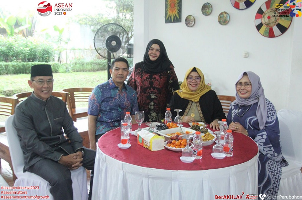 Wali Kota dan Warga Berbaur Dalam Suasana “Open House” di Rumah Dinas Wawali Lebaran ke-2