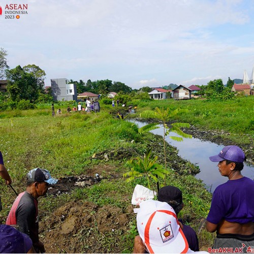 Pemkot Laksanakan Gotong Royong Massal Sebagai Tahap Awal Normalisasi Anak Sungai Kapih
