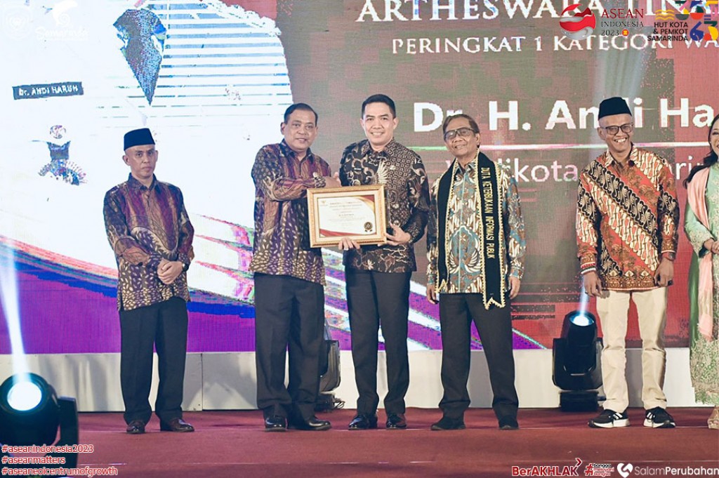Wali Kota Samarinda Raih Peringkat I Penghargaan Tinarbuka Nasional