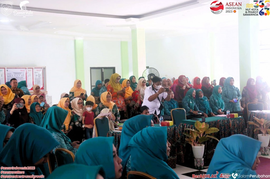 PKK Kota Samarinda Gelar Lomba Busana Takwo Modifikasi Batik Khas Daerah Kecamatan