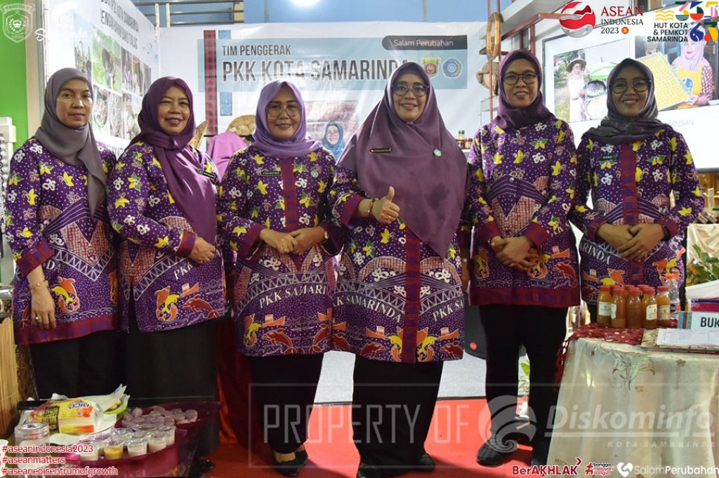 Ketua TP PKK Samarinda Kunjungi Stand Pameran dan Menyapa Anak PAUD Kukar