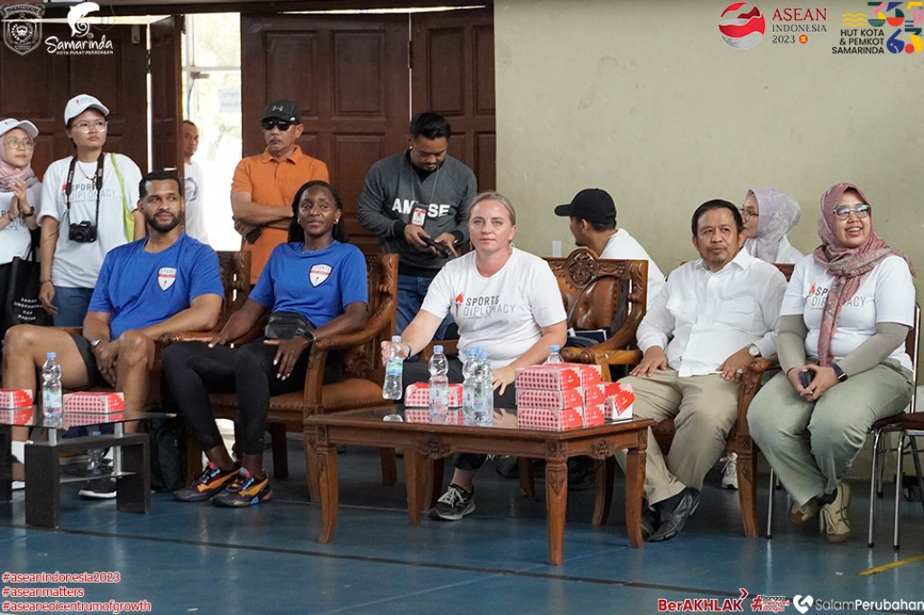 Sebelum Final SBL, Duta Olahraga Kedubes AS Berikan Coaching Clinic Basket
