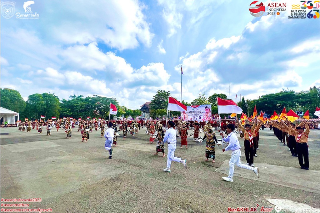 Upacara Peringatan Hari Pramuka ke-62 Kwarcab Samarinda Dimeriahkan Pertunjukan Kolosal