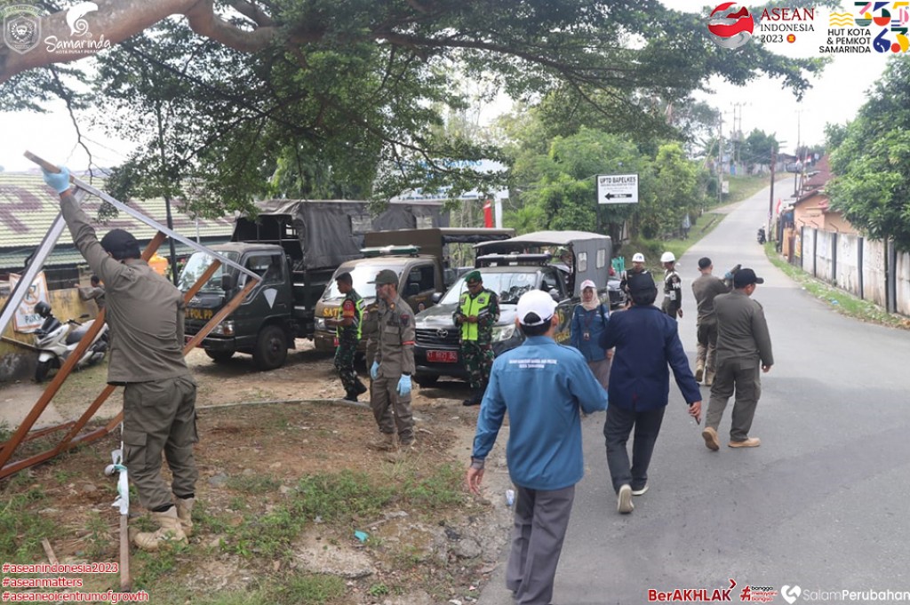 Satpol PP Kembali Tertibkan Algaka di Kawasan Samarinda Ulu