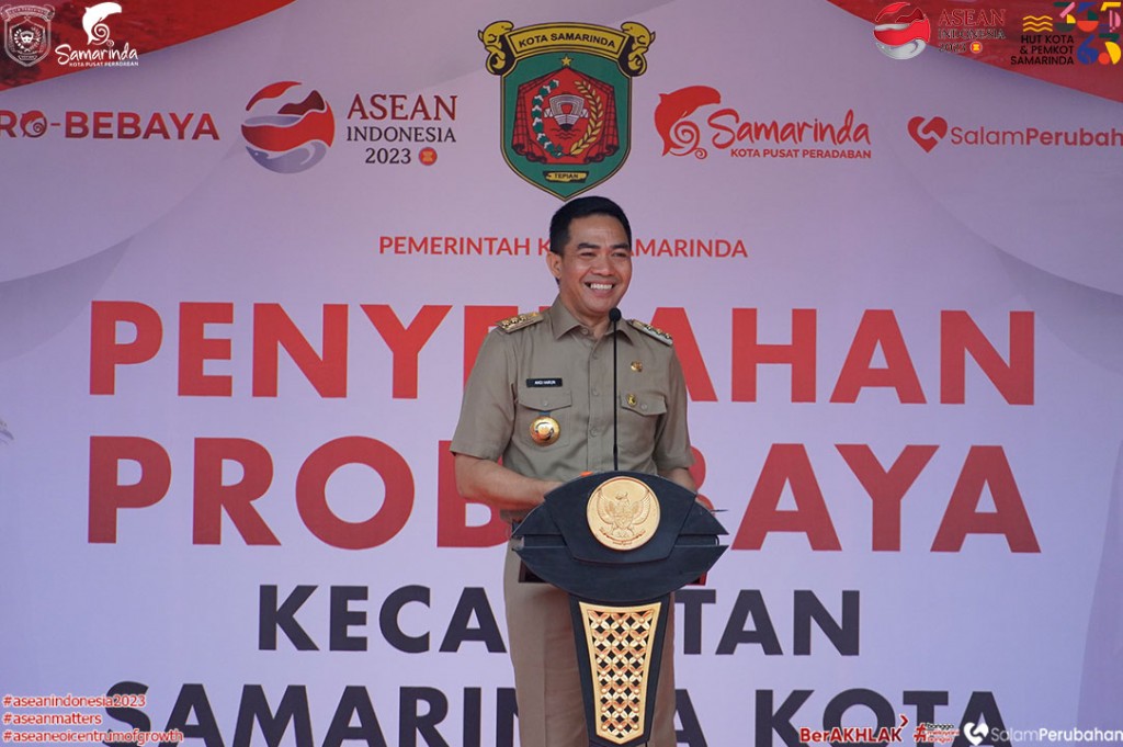 Andi Harun Serahkan Probebaya Se-Kecamatan Samarinda Kota