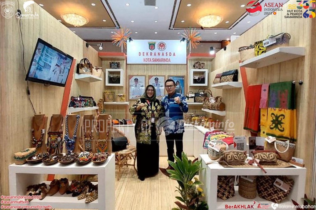 Stand Dekranasda Samarinda Jadi “Magnet” di Pameran Kriyanusa, Pejabat pun Rela Antri