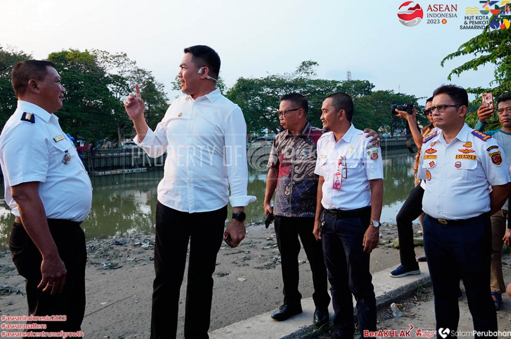 Andi Harun Tinjau Normalisasi Bantaran SKM dari Sisi Jalan Tarmidi hingga Eks Pasar Sungai Dama